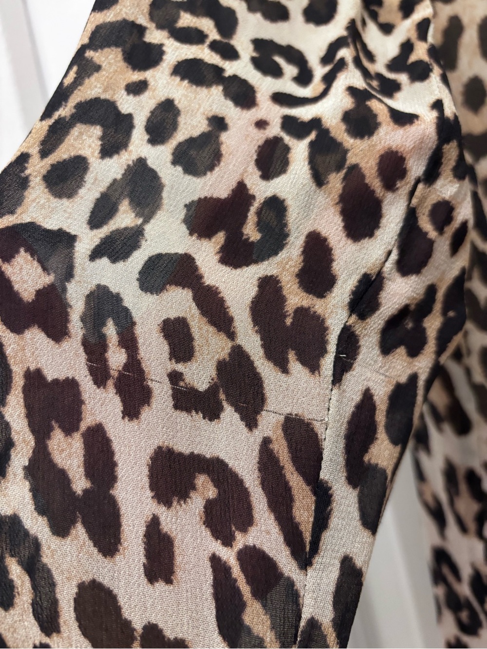 GANNI
MULLIN GEORGETTE TOP - LEOPARD Minor Flaws* - Picture 15 of 16